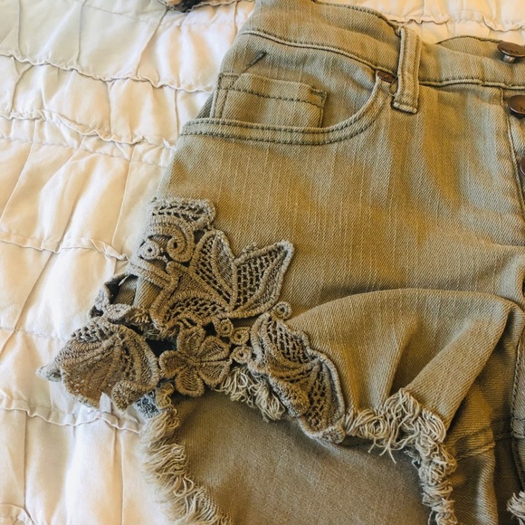 Army green shorts with cute detail on sides! - Picture 5 of 6